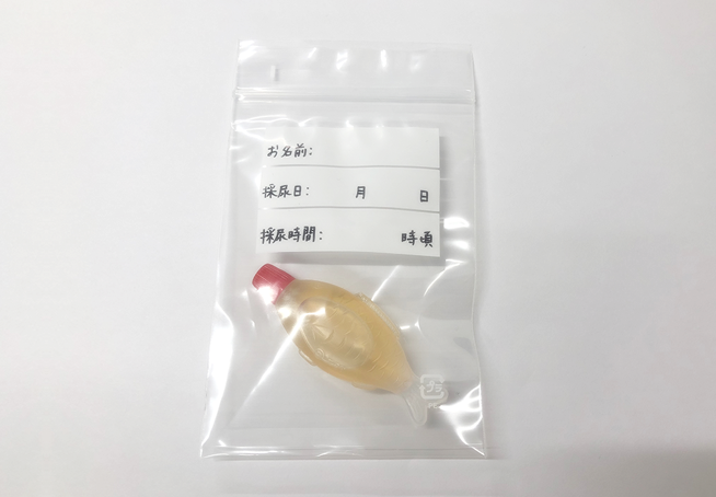 尿が入ったスポイトをポリ袋に入れた様子